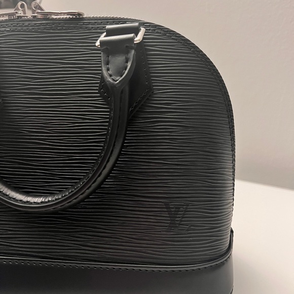 Louis Vuitton - Black Alma BB, Epi Leather, Designer Hand Bag, LV - Picture 4 of 12